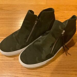 Steve Madden Mid Zip-Up Camouflage Shoes